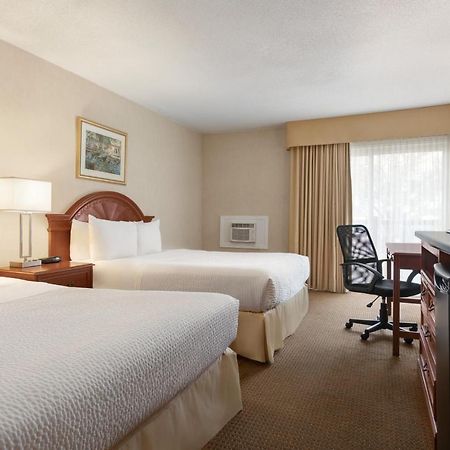 Days Inn By Wyndham London Exterior foto