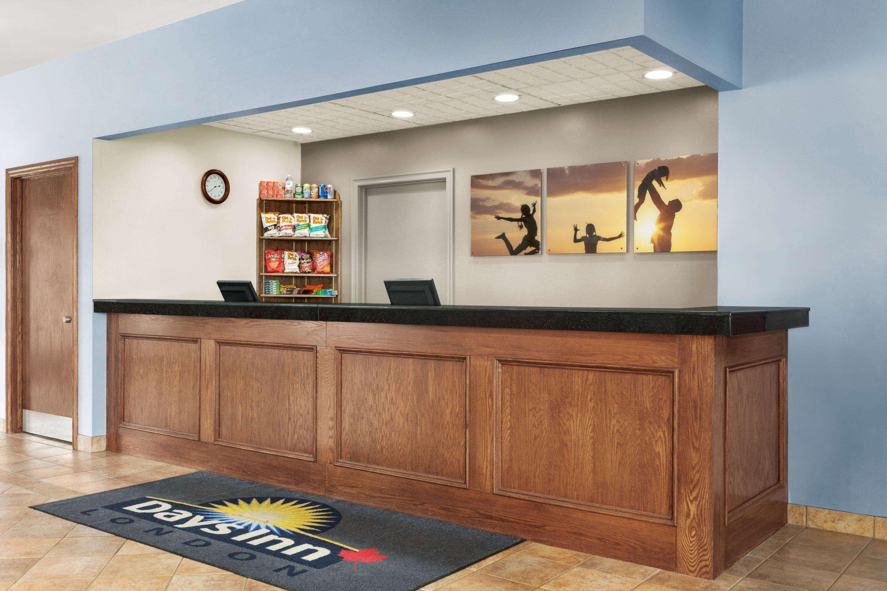 Days Inn By Wyndham London Exterior foto