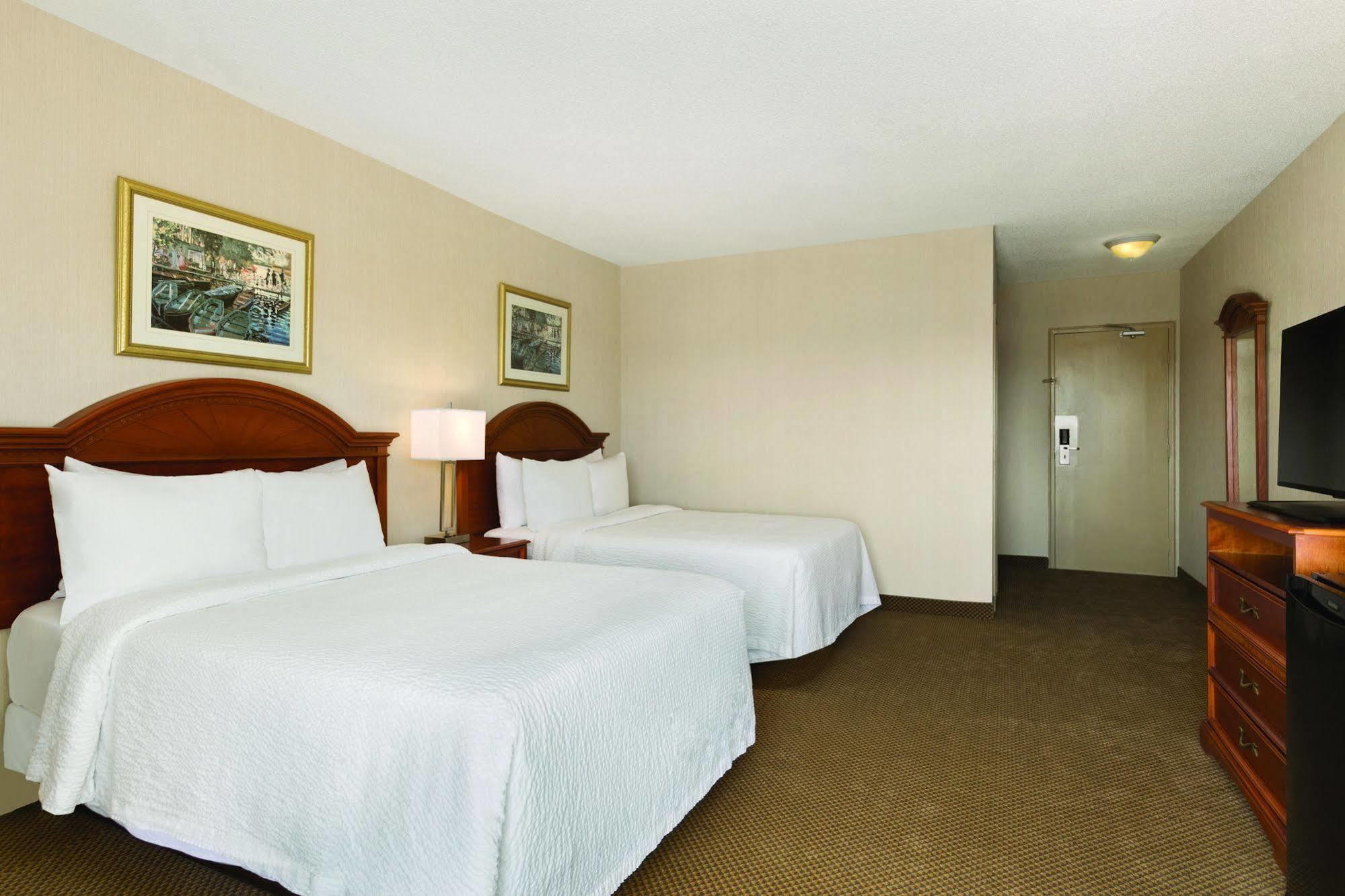 Days Inn By Wyndham London Exterior foto