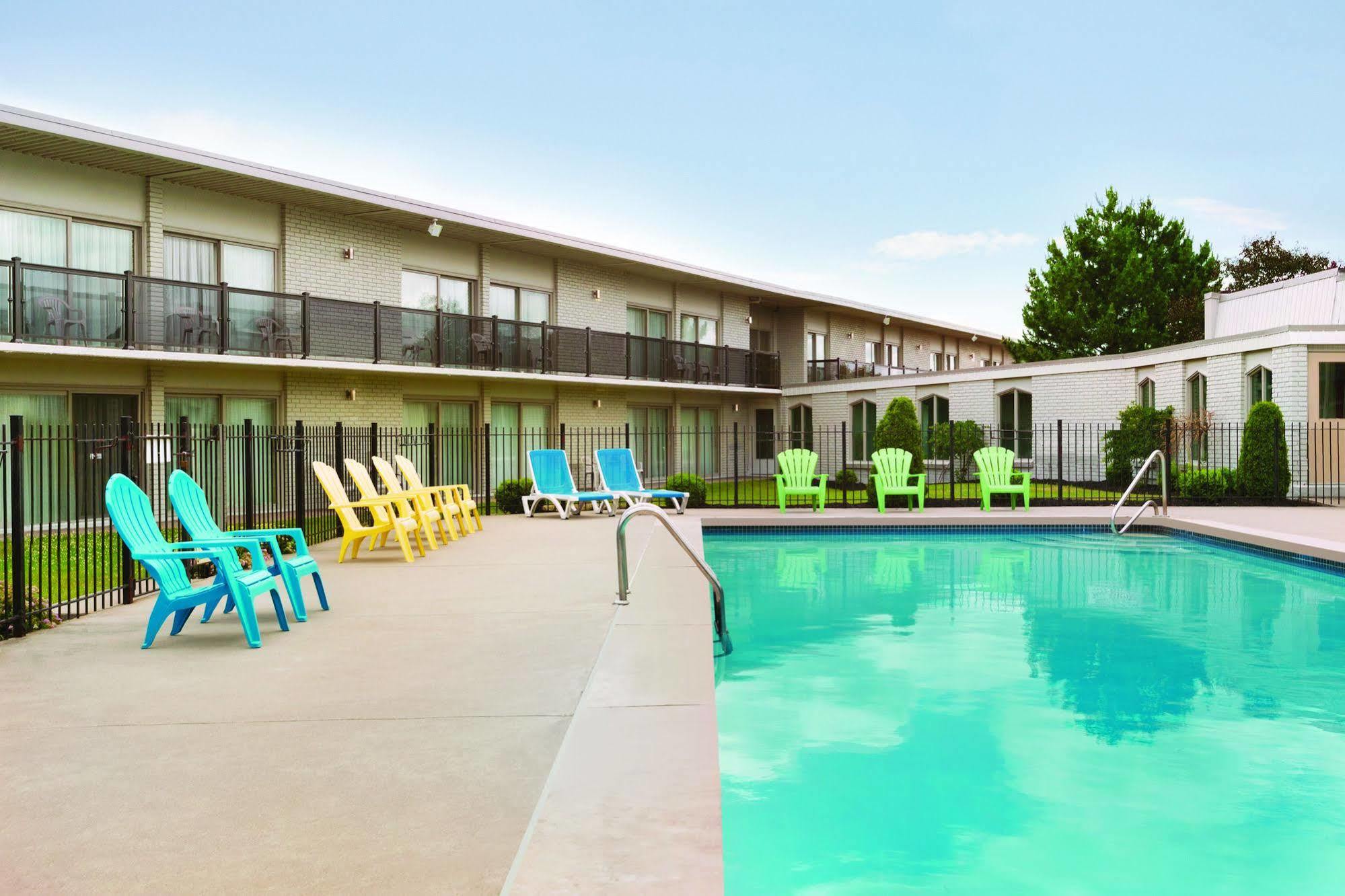 Days Inn By Wyndham London Exterior foto