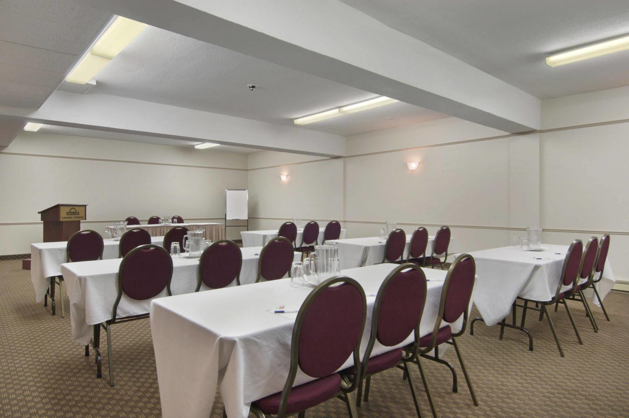Days Inn By Wyndham London Facilidades foto